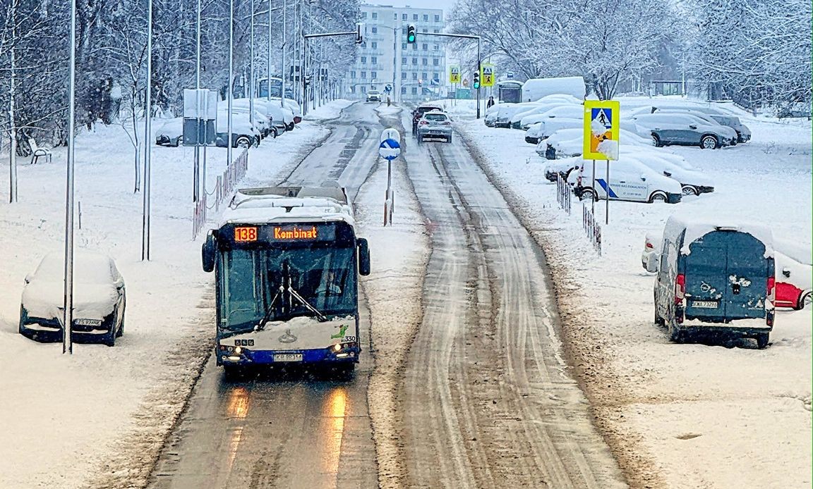 To był ciężki poranek dla pasażerów krakowskiego MPK. Mocny atak zimy