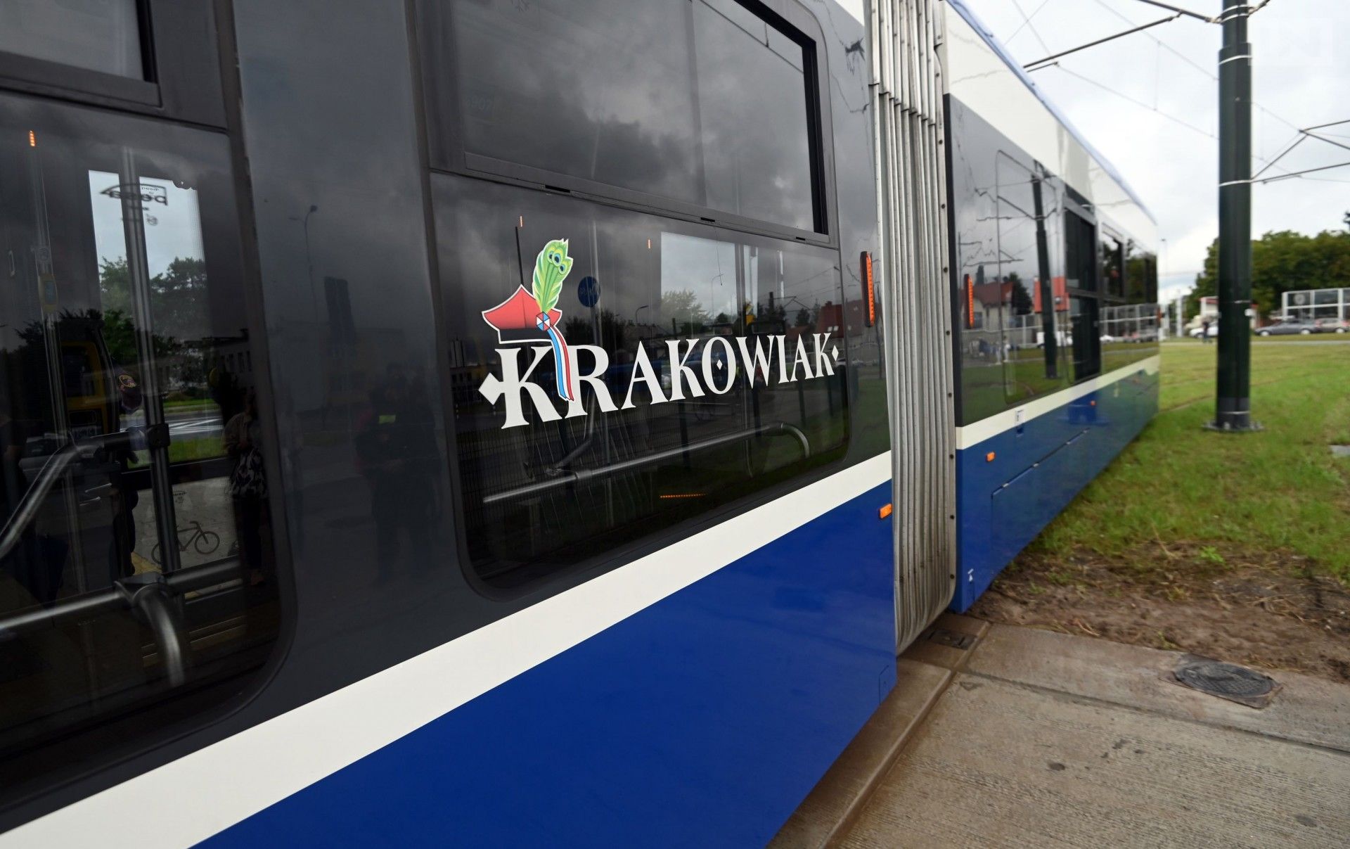 W krakowskich tramwajach zainstalują 15 defibrylatorów. To pomysł mieszkańców