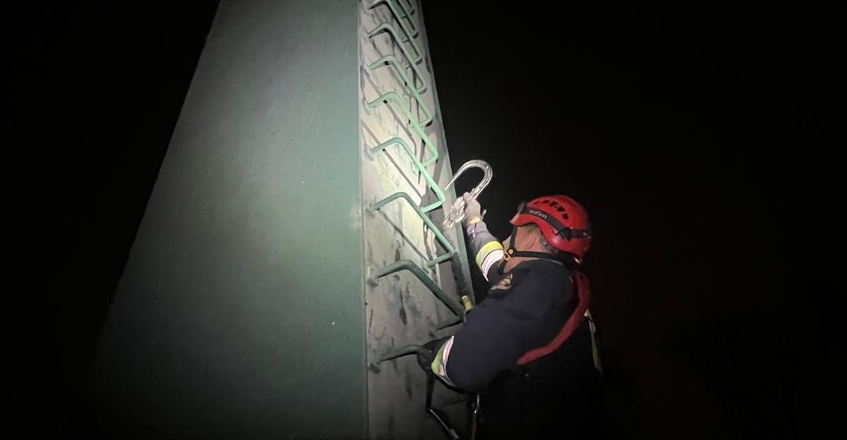 Tak krakowscy strażacy zdejmowali słynną na cały kraj hulajnogę