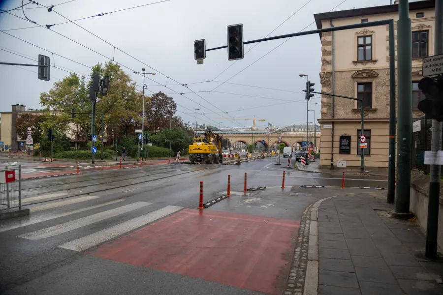 Kolejny etap remontu Grzegórzeckiej - zmiany organizacji ruchu przy Hali Targowe