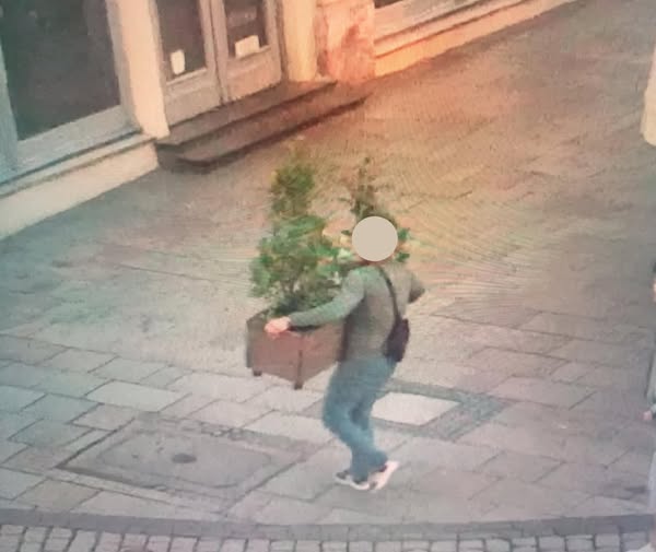 Nietypowa próba kradzieży na Rynku Głównym i szybka akcja strażników