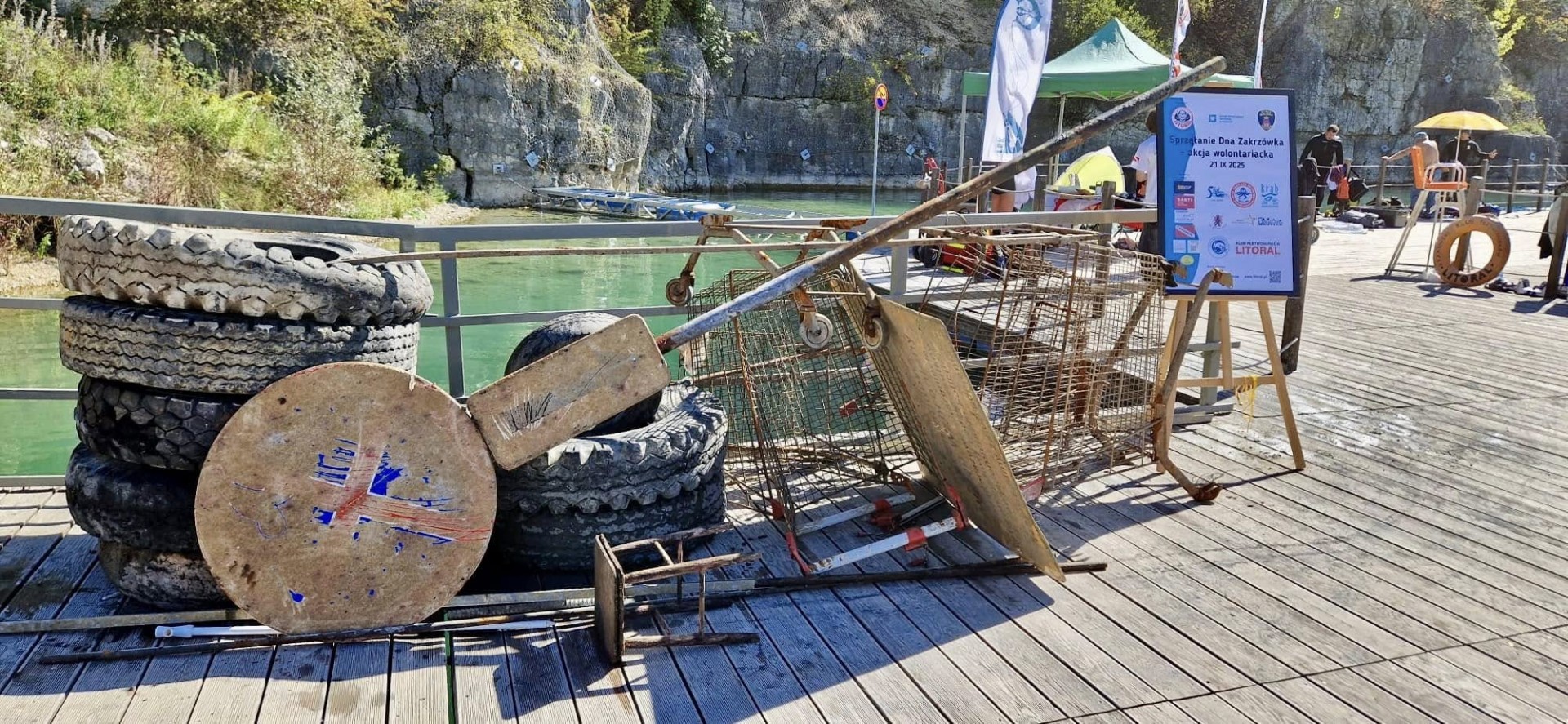 Takie rzeczy wyłowili nurkowie z Zakrzówka. I tak jest lepiej niż przed laty