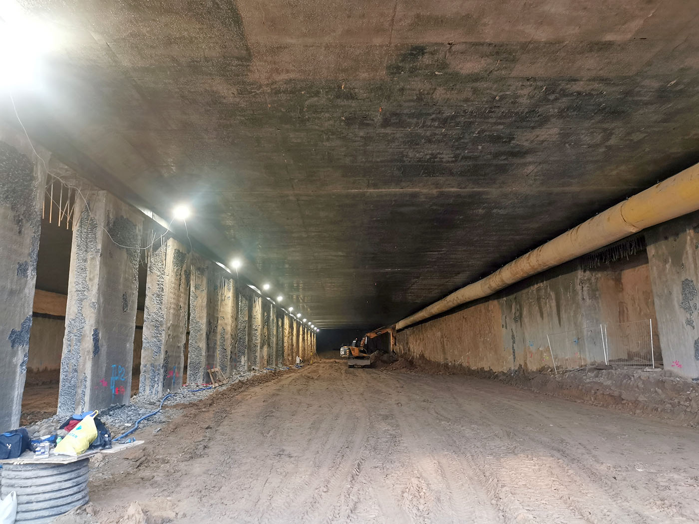 Pierwszy segment tunelu w Zielonkach. Mimo zimy budowy nie wstrzymano