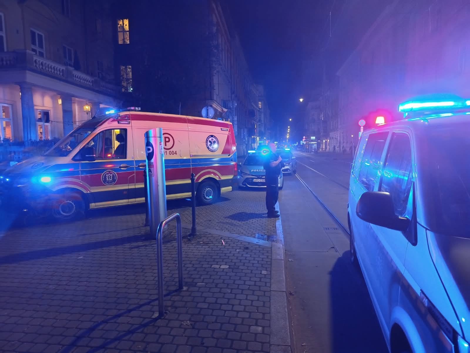 Wandal uszkodził karetkę pogotowia, zatrzymała go policja