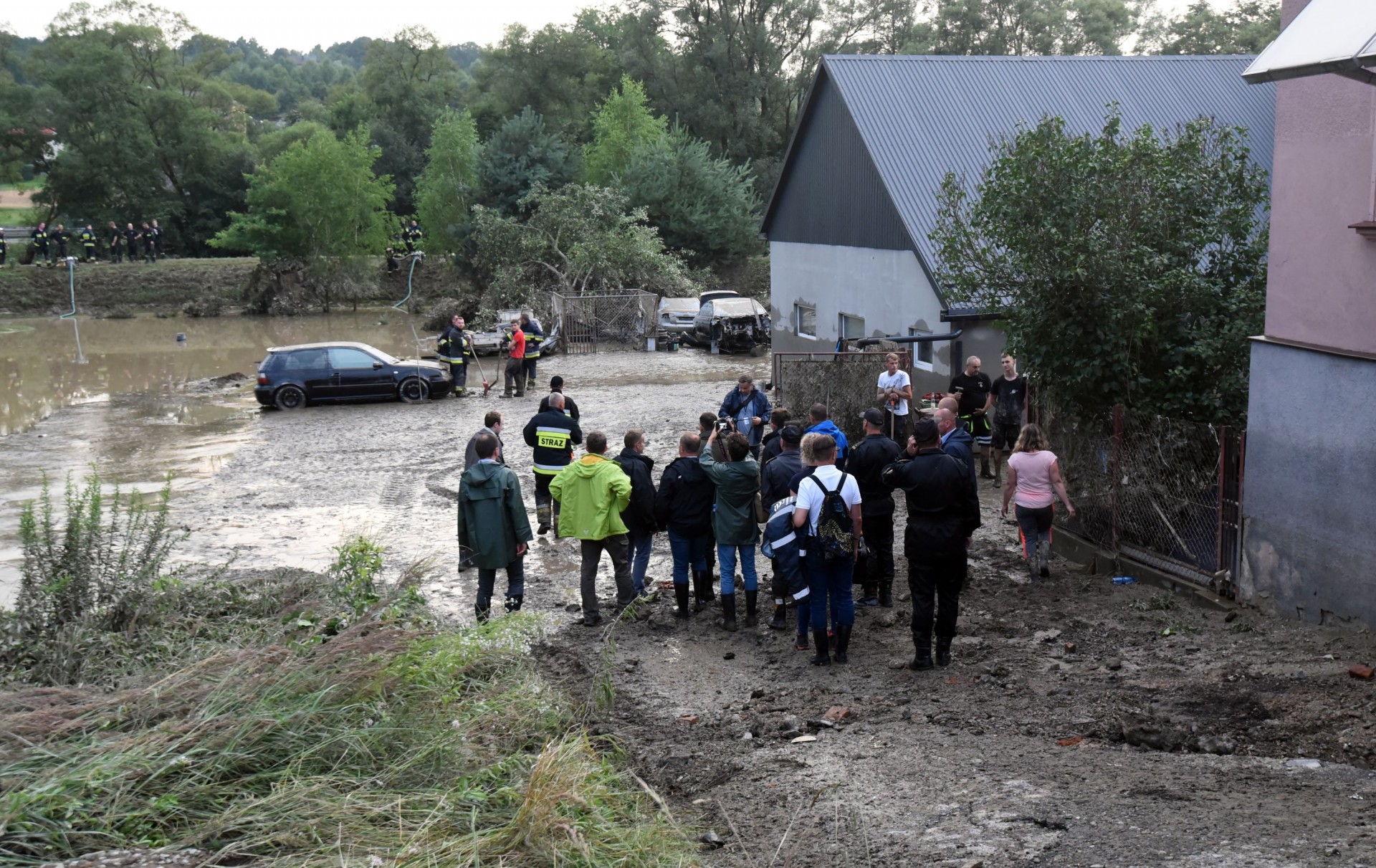 Głogoczów: sprzątanie po powodzi błyskawicznej